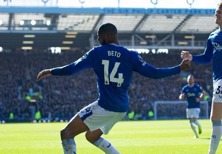 HT: Everton 2-0 Man Utd. Beto and Doucoure put hosts in lead