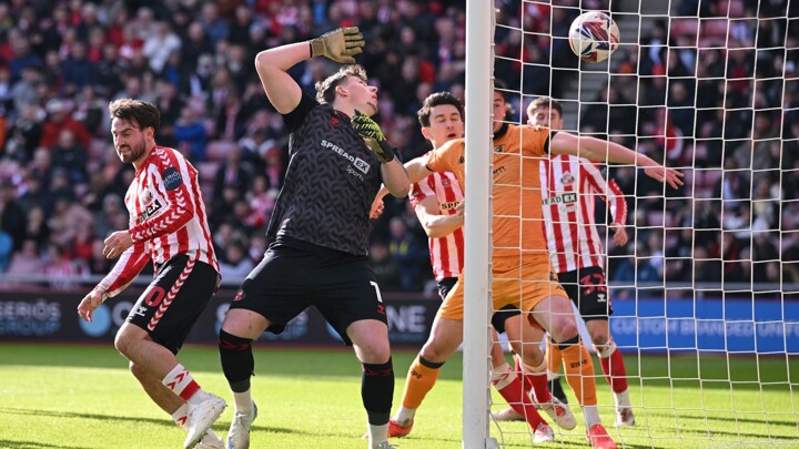 Sunderland lose unbeaten home record, while Coventry move back within a point of the play-offs