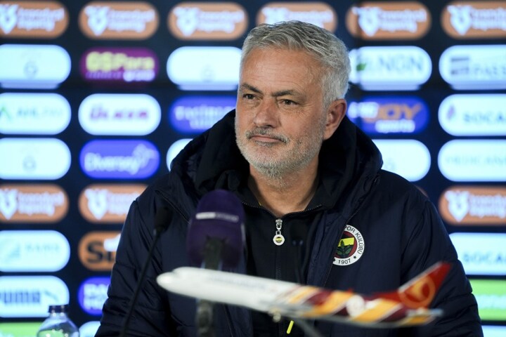 Galatasaray accuse Jose Mourinho of making ‘racist comments’ and will file criminal complaint against Fenerbahce boss