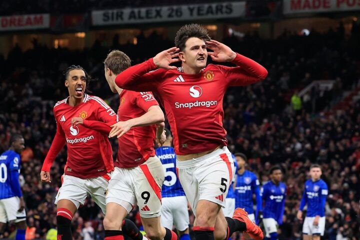 Man Utd 3-2 Ipswich: Devils ease relegation fears but still suffer first half