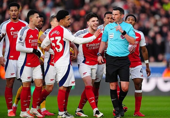 Who is the referee for Arsenal vs Man City after red card controversy?