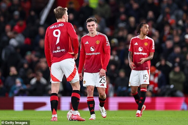 Roy Keane slams ‘shocking’ and ‘boring’ Manchester United for first half showing