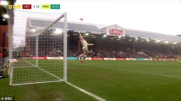 Leyton Orient stun Man City with incredible goal in the FA Cup