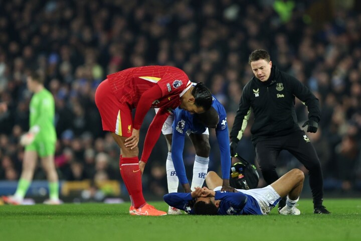 Everton star Iliman Ndiaye leaves pitch in tears after suffering horror injury against Liverpool