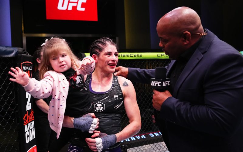 Retiring UFC fighter’s emotional speech gets interrupted as her daughter snatches mic and sings