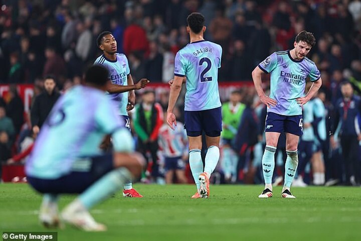 Paul Merson gives brutal verdict on Arsenal’s title hopes after Man United draw