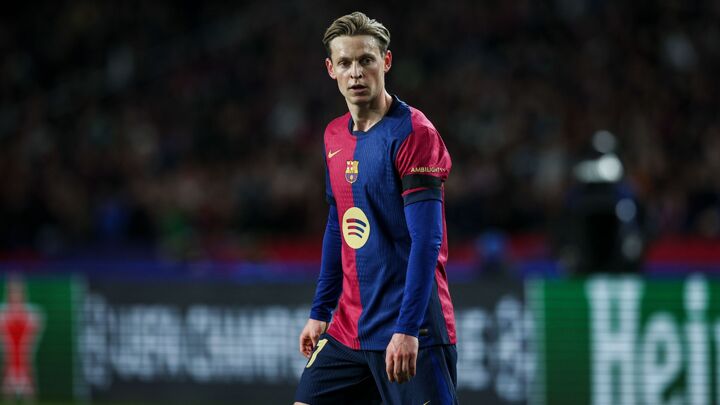 ‘Let the newspapers talk’ – De Jong defiant amid Barca future speculation