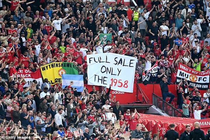 Man Utd protest group release damning statement ahead of anti-Glazer march