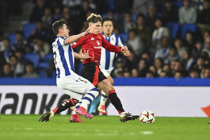 Real Sociedad 1-1 Man Utd: Zirkzee opener cancelled out as Bruno concedes pen