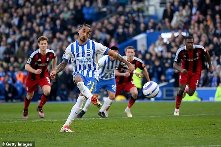 Brighton 2-1 Fulham: Seagulls put pressure on top five in Champions League race