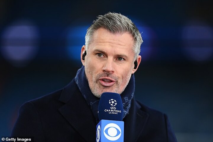 Carragher provides health update after he was forced to leave CBS studio early