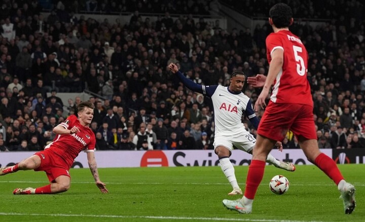 Tottenham 3-1 AZ (agg 3-2): Odobert double leads comeback as Spurs into UEL QFs