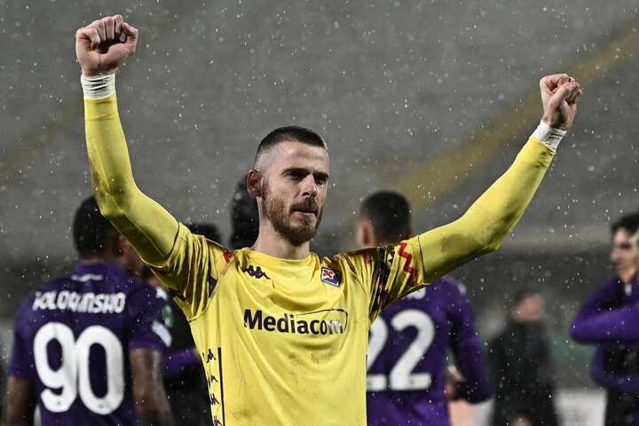 Fiorentina attacker Gudmundsson slams “absurd” Man Utd over De Gea treatment