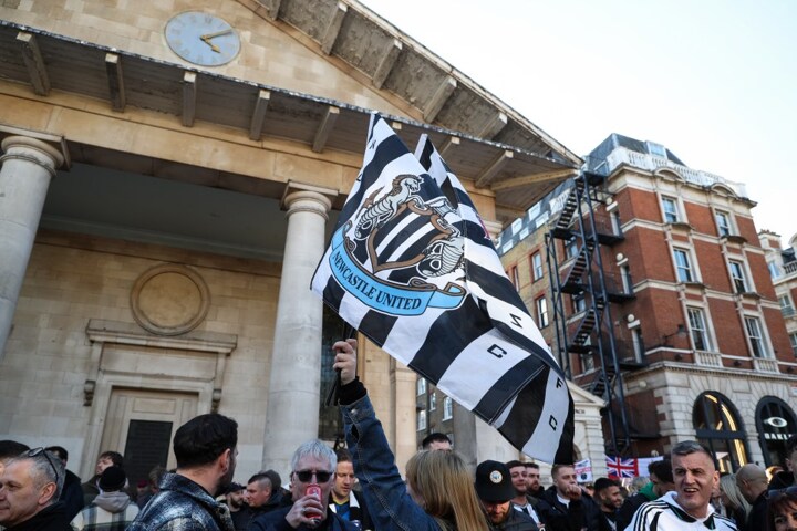 Newcastle fans take over Covent Garden ahead of Carabao Cup final against Liverpool and bid to end 70-year trophy wait