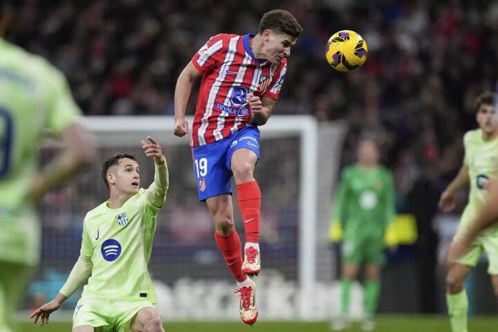 Hansi Flick has three alternatives to Marc Casado in mind for remainder of Barcelona season