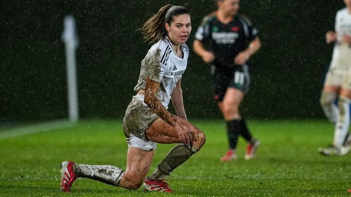 Ian Wright slams ‘disgrace’ of a pitch in Gunners’ UWCL defeat