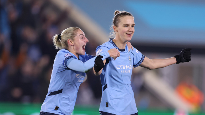 Manchester City 2-0 Chelsea: Miedema brace hands Bompastor first defeat